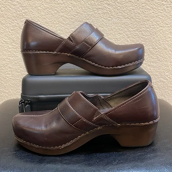 Dansko Tamara Women's Brown Leather Clogs Size 39 - Picture 2 of 8